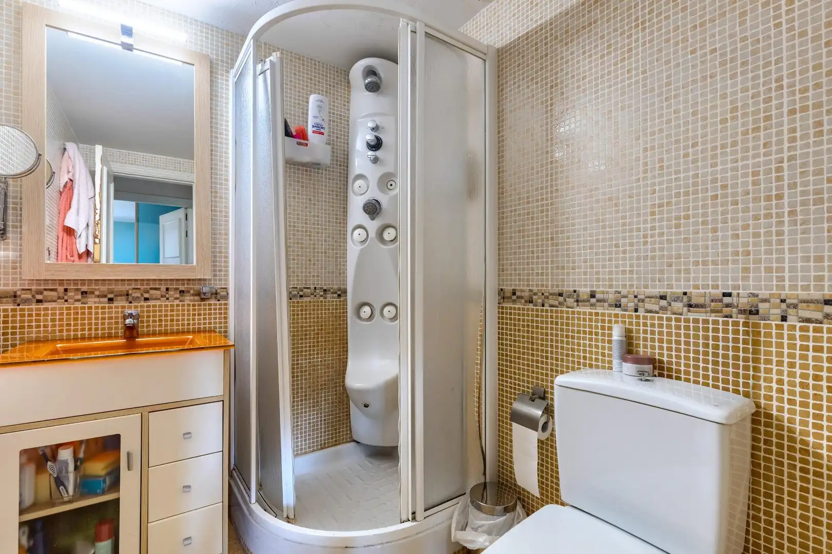 Badezimmer von Einfamilien-Reihenhaus zum Verkauf in San Lorenzo de El Escorial mit Heizung, Privatgarten und Abstellraum