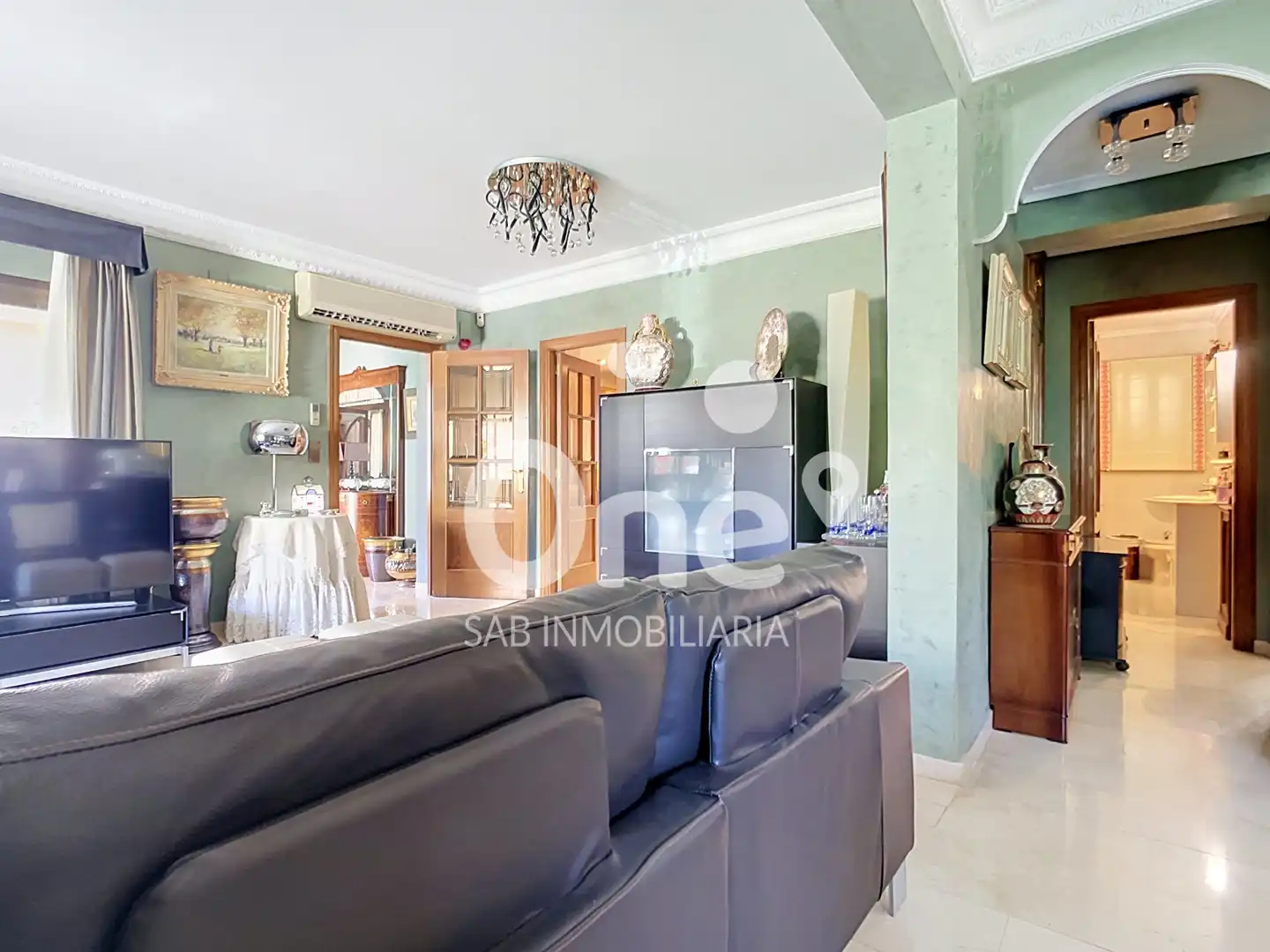 Sala d'estar de Casa o xalet en venda en L'Eliana amb Aire condicionat, Calefacció i Jardí privat