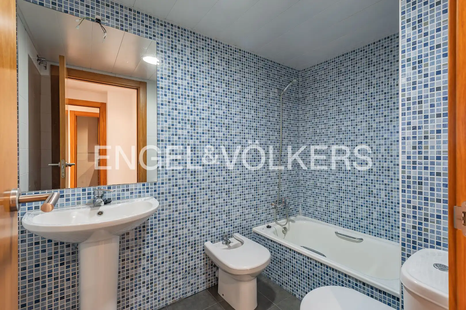 Baño de Piso en venta en Sabadell con Aire acondicionado, Calefacción y Jardín privado