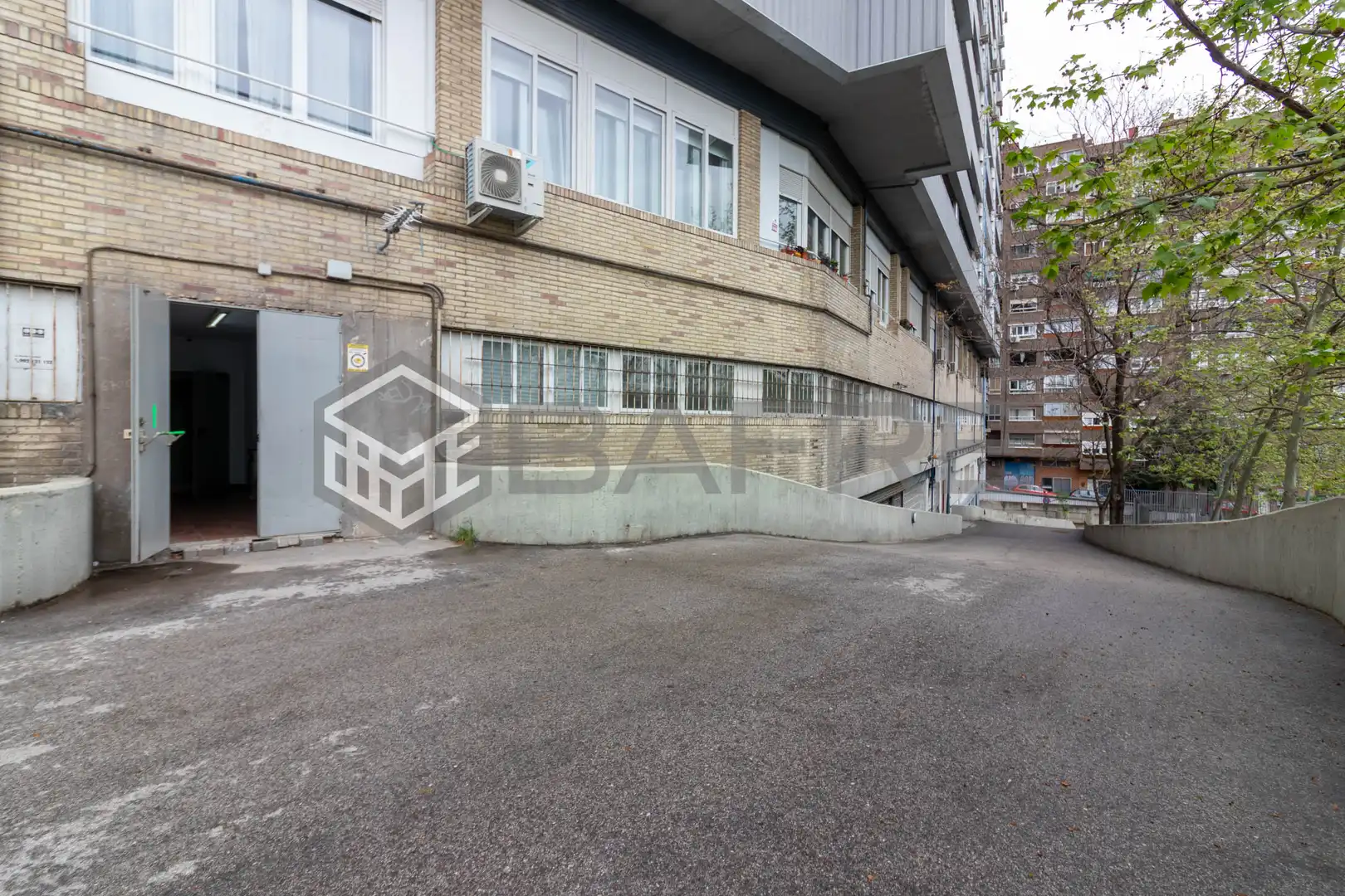 Parkplatz von Büro zur Miete in Madrid
