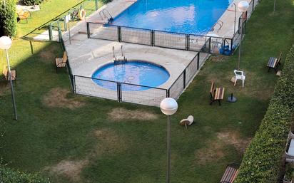 Swimming pool of Flat for sale in  Madrid Capital