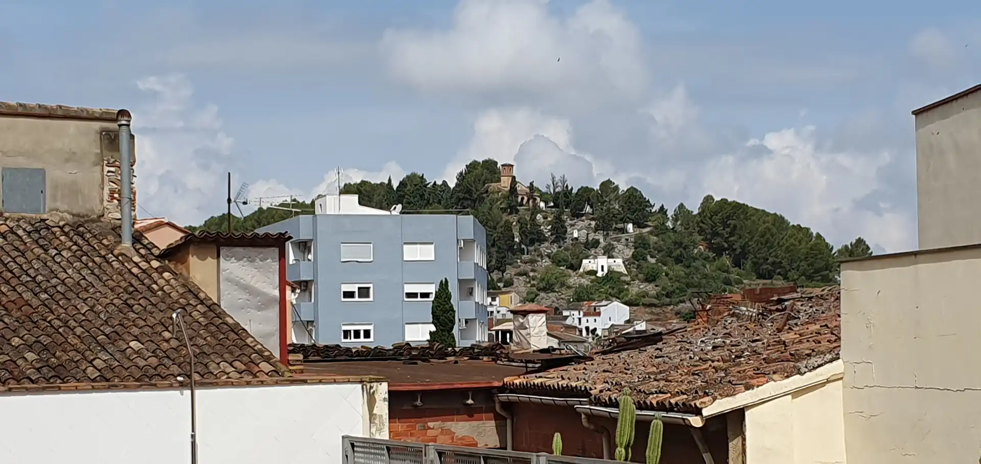 Vista exterior de Casa adosada en venda en Castelló de Rugat amb Balcó i Piscina comunitària