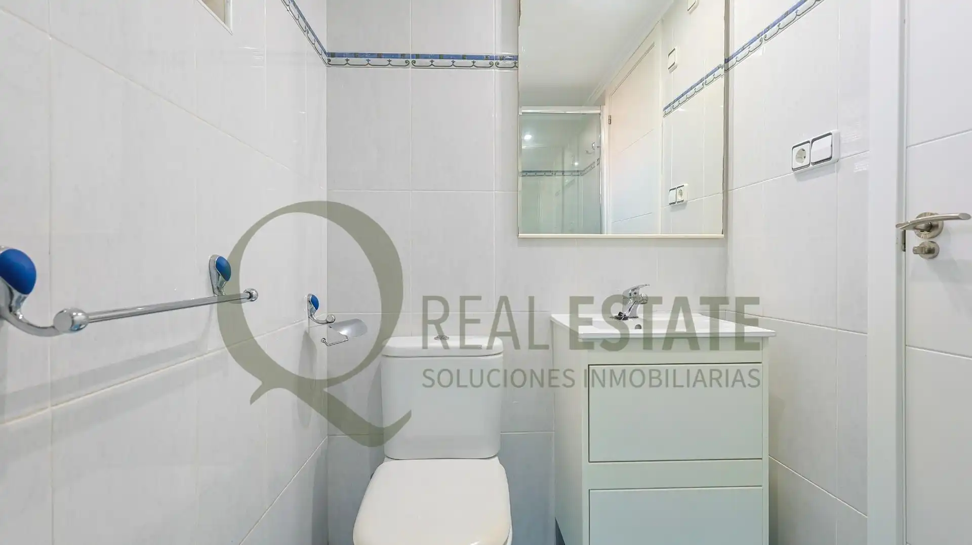 Badezimmer von Wohnung zum Verkauf in Alicante / Alacant mit Heizung, Privatgarten und Terrasse