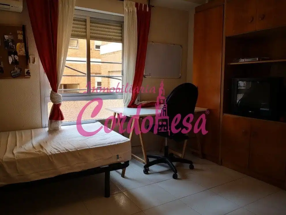 Bedroom of Flat for rent in Córdoba  with Air Conditioner