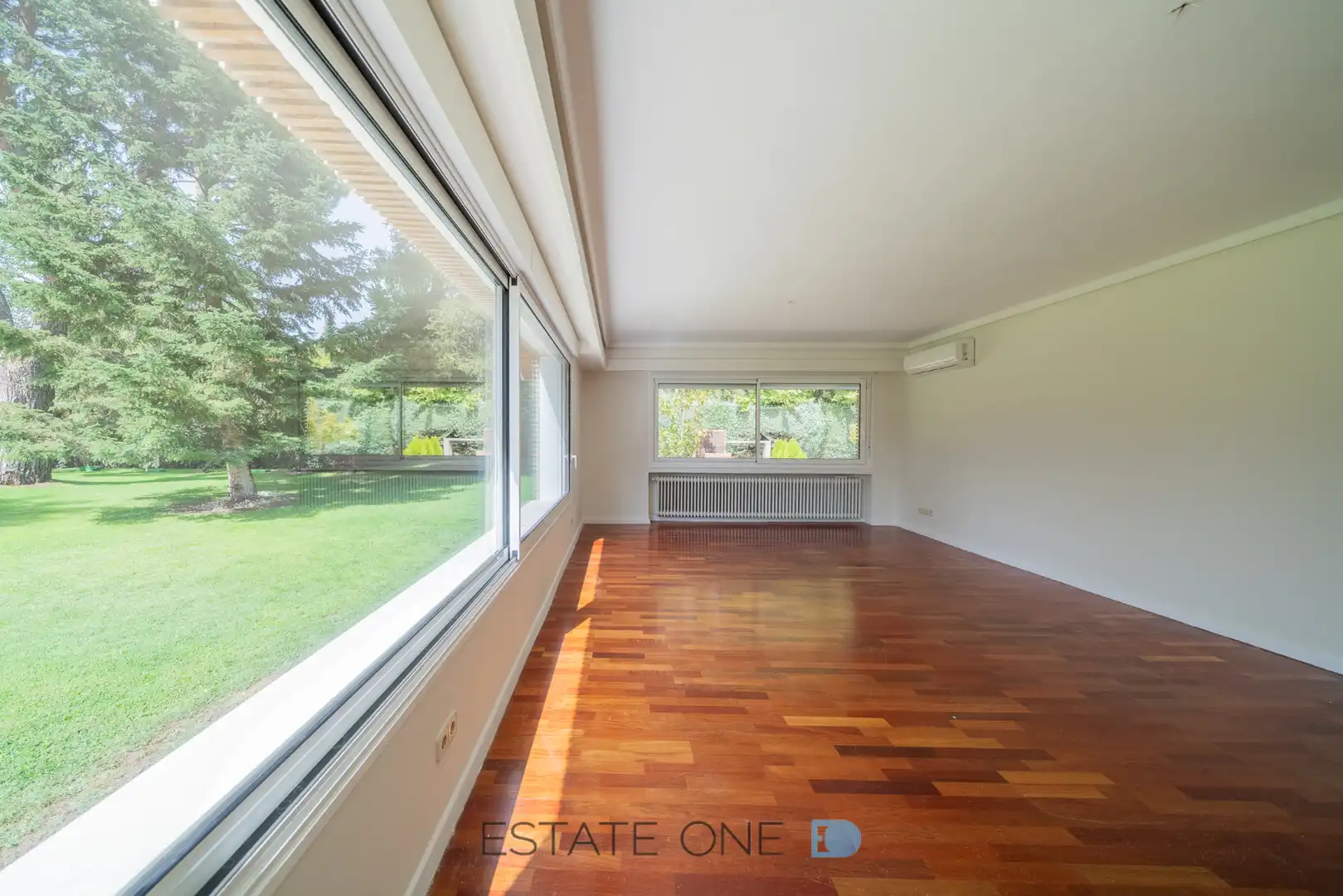 Vista exterior de Casa o chalet de alquiler en Madrid con Aire acondicionado, Calefacción y Jardín privado