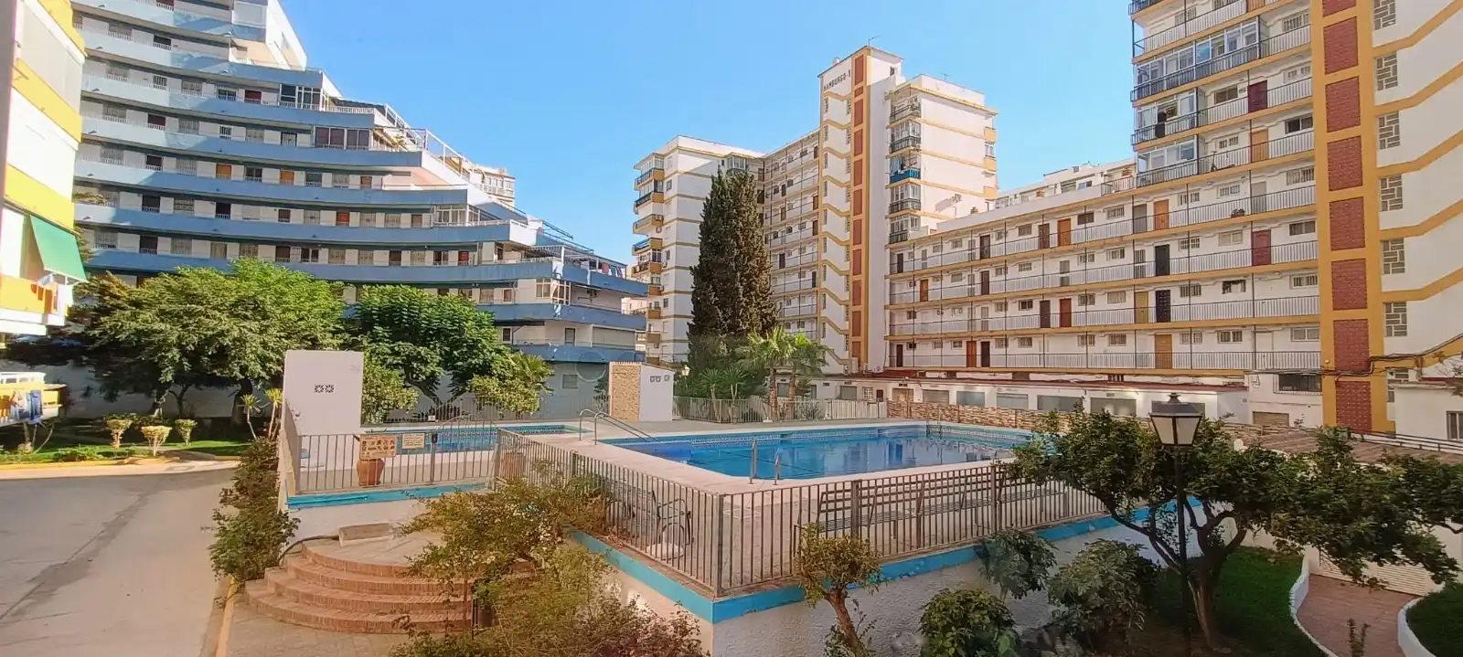 Vista exterior de Pis en venda en Vélez-Málaga amb Terrassa i Piscina comunitària