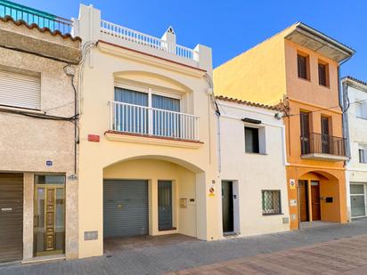 Vista exterior de Casa o xalet en venda en El Vendrell amb Aire condicionat, Terrassa i Balcó