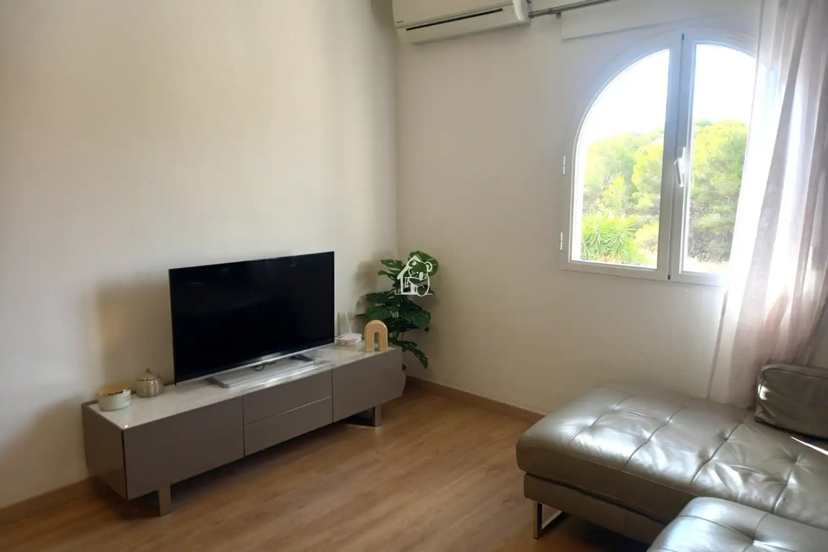 Sala d'estar de Casa adosada de lloguer en Orihuela amb Aire condicionat, Jardí privat i Terrassa