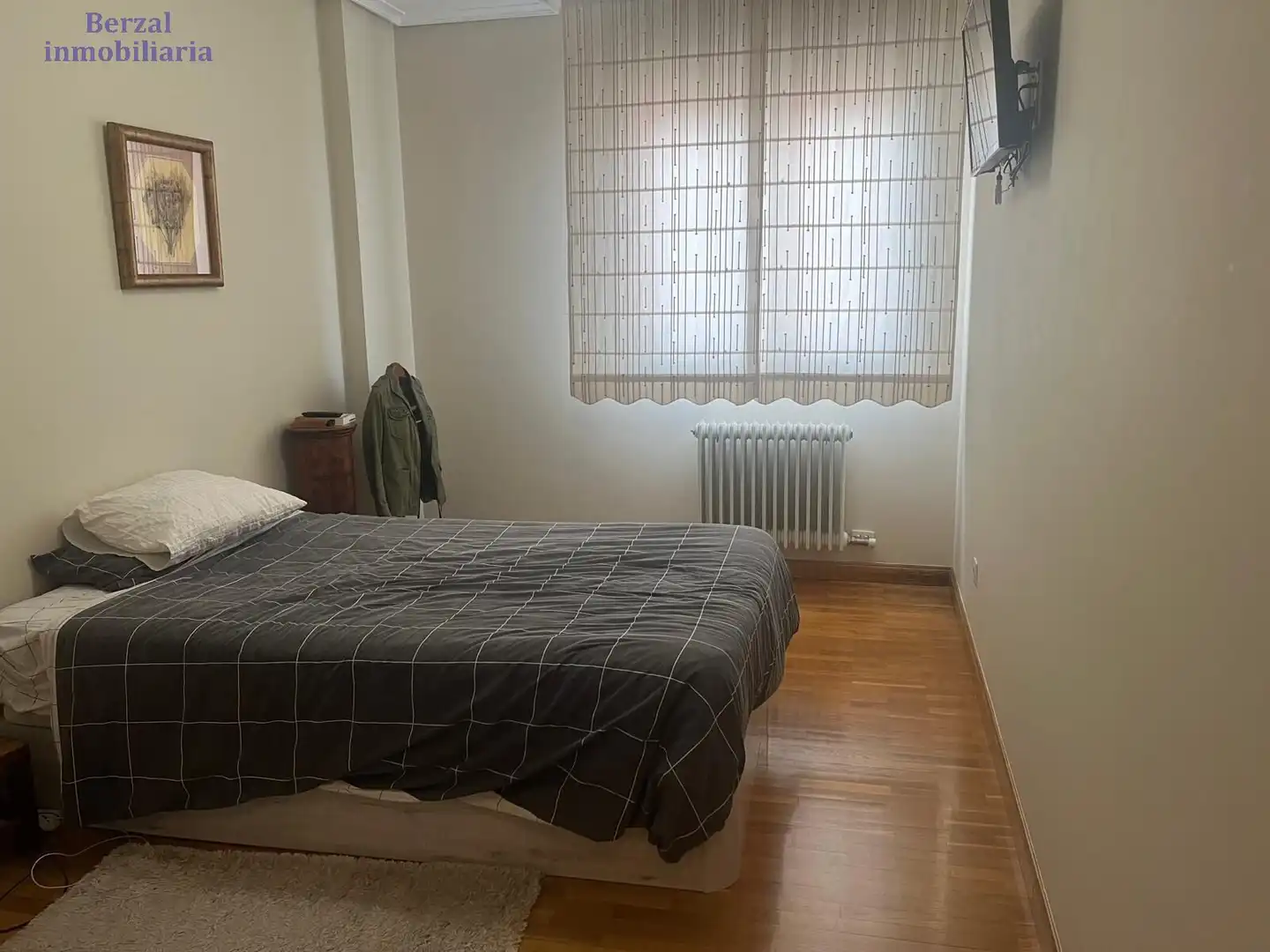 Dormitori de Casa adosada en venda en  Logroño amb Aire condicionat, Calefacció i Jardí privat