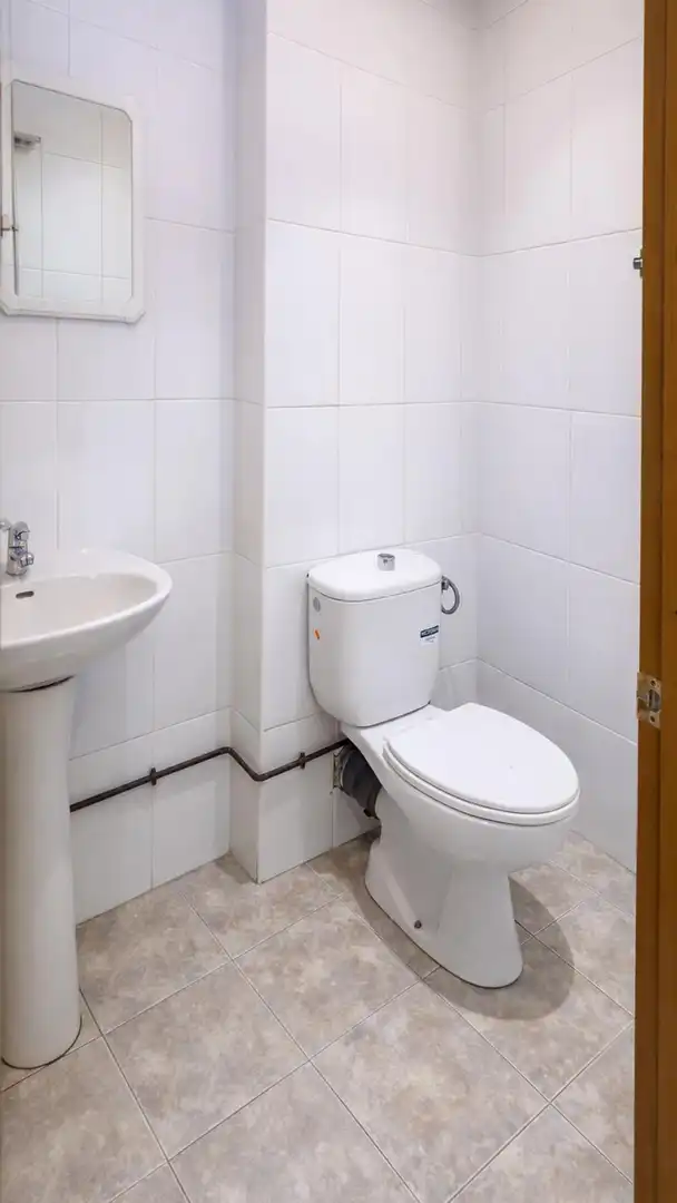 Badezimmer von Fabrikhallen zur Miete in Cubelles