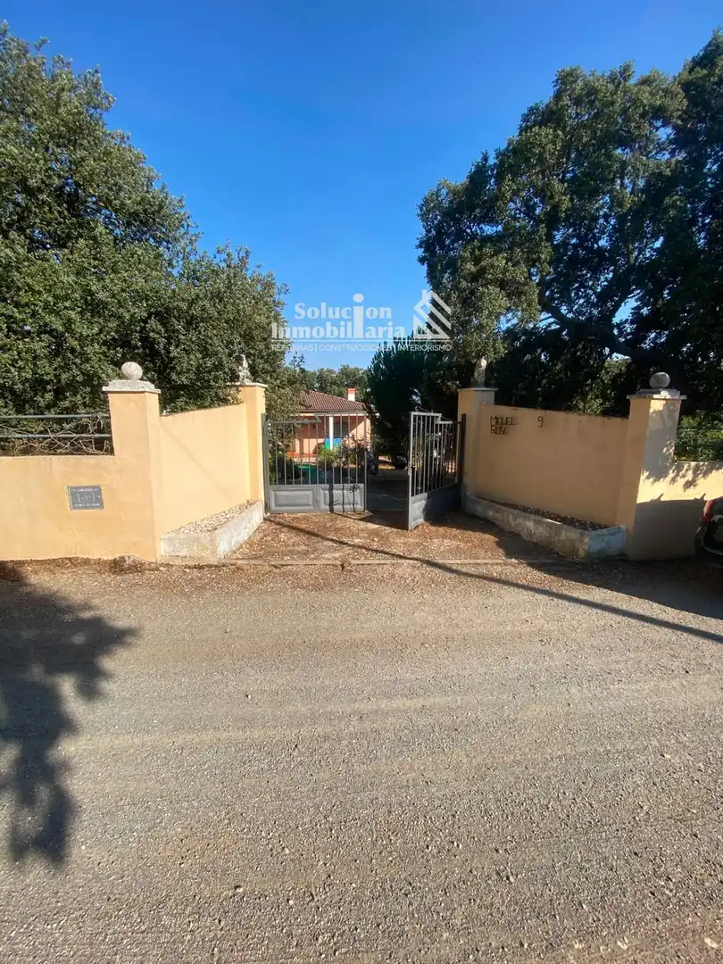 Vista exterior de Casa o xalet en venda en Calvarrasa de Arriba amb Traster i Moblat