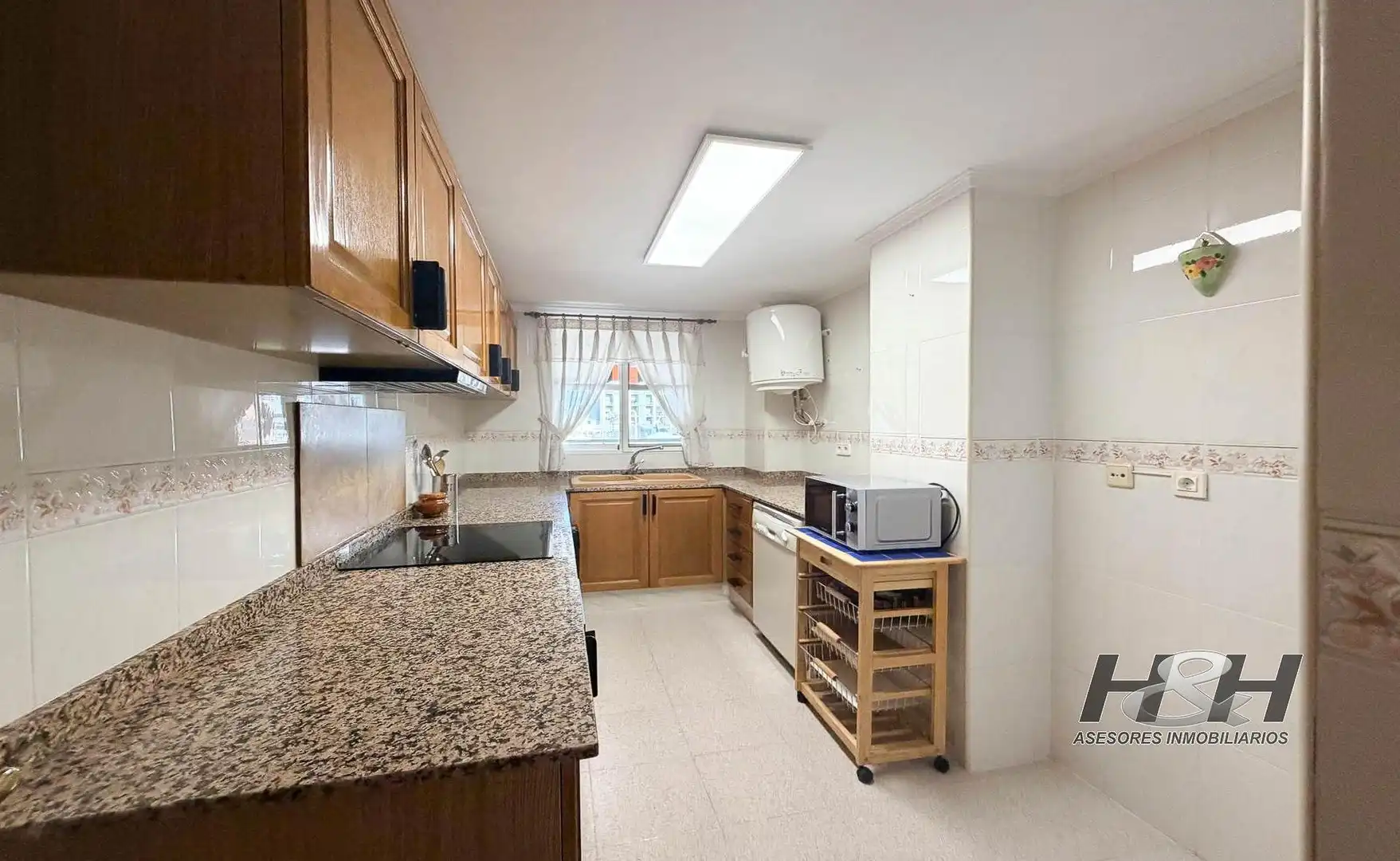 Cocina de Piso de alquiler en Burjassot con Aire acondicionado, Amueblado y Balcón