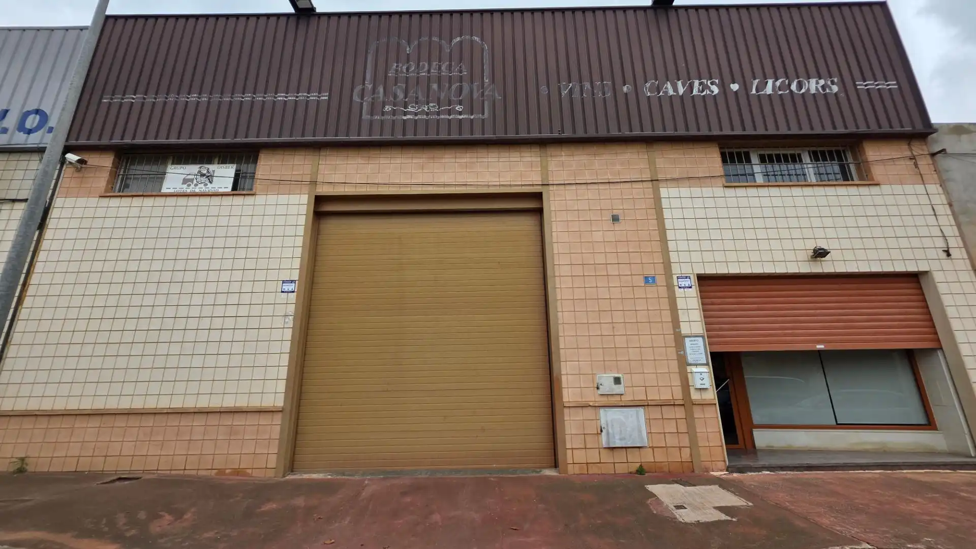 Vista exterior de Nave industrial en venta en Benifaió