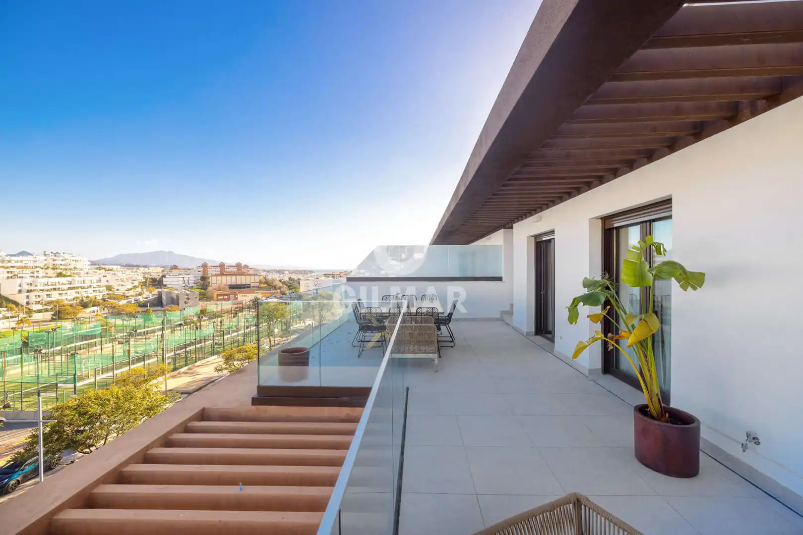 Terraza de Ático en venta en Estepona con Calefacción, Trastero y Piscina