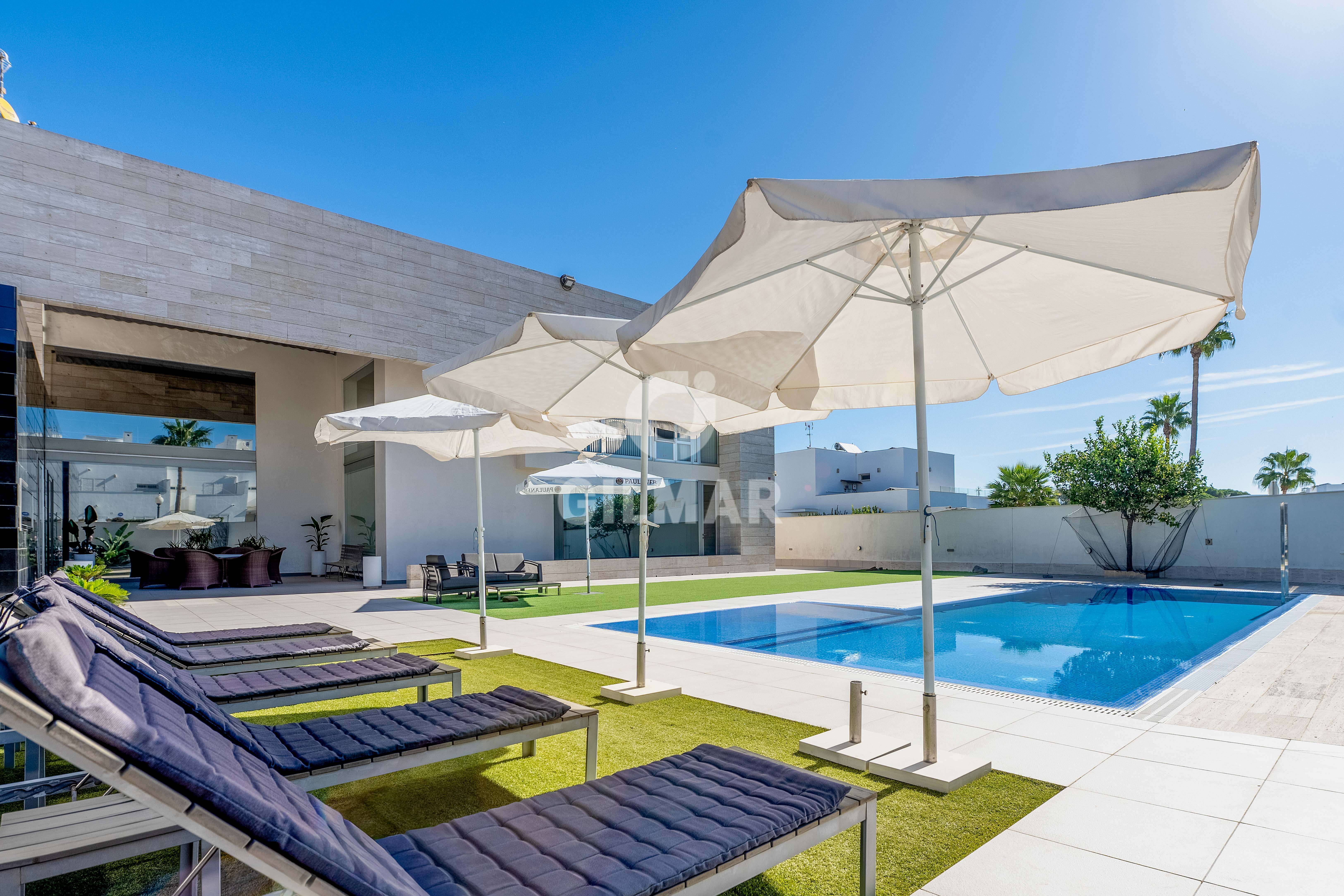 Swimming pool of House or chalet for sale in Conil de la Frontera  with Heating, Private garden and Swimming Pool