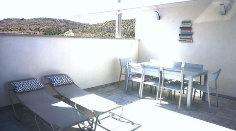 CASA DE UNA PLANTA CON TERRAZA DE 75 M2 EN PETRER