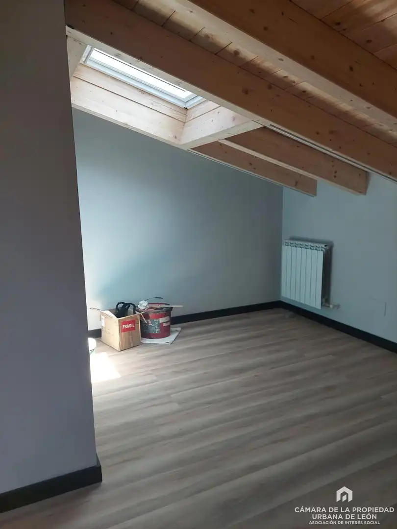 Casa adosada en venda en Valverde de la Virgen amb Calefacció i Terrassa
