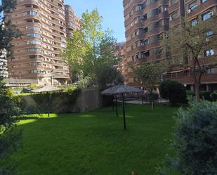 Jardí de Apartament de lloguer en  Madrid Capital amb Aire condicionat i Piscina comunitària
