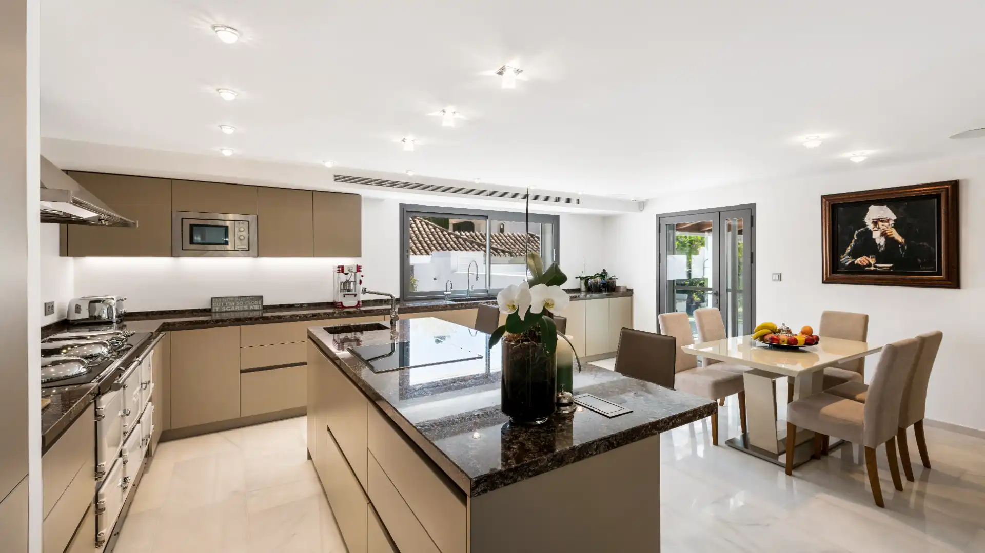 Cocina de Casa o chalet en venta en Marbella con Aire acondicionado, Jardín privado y Terraza