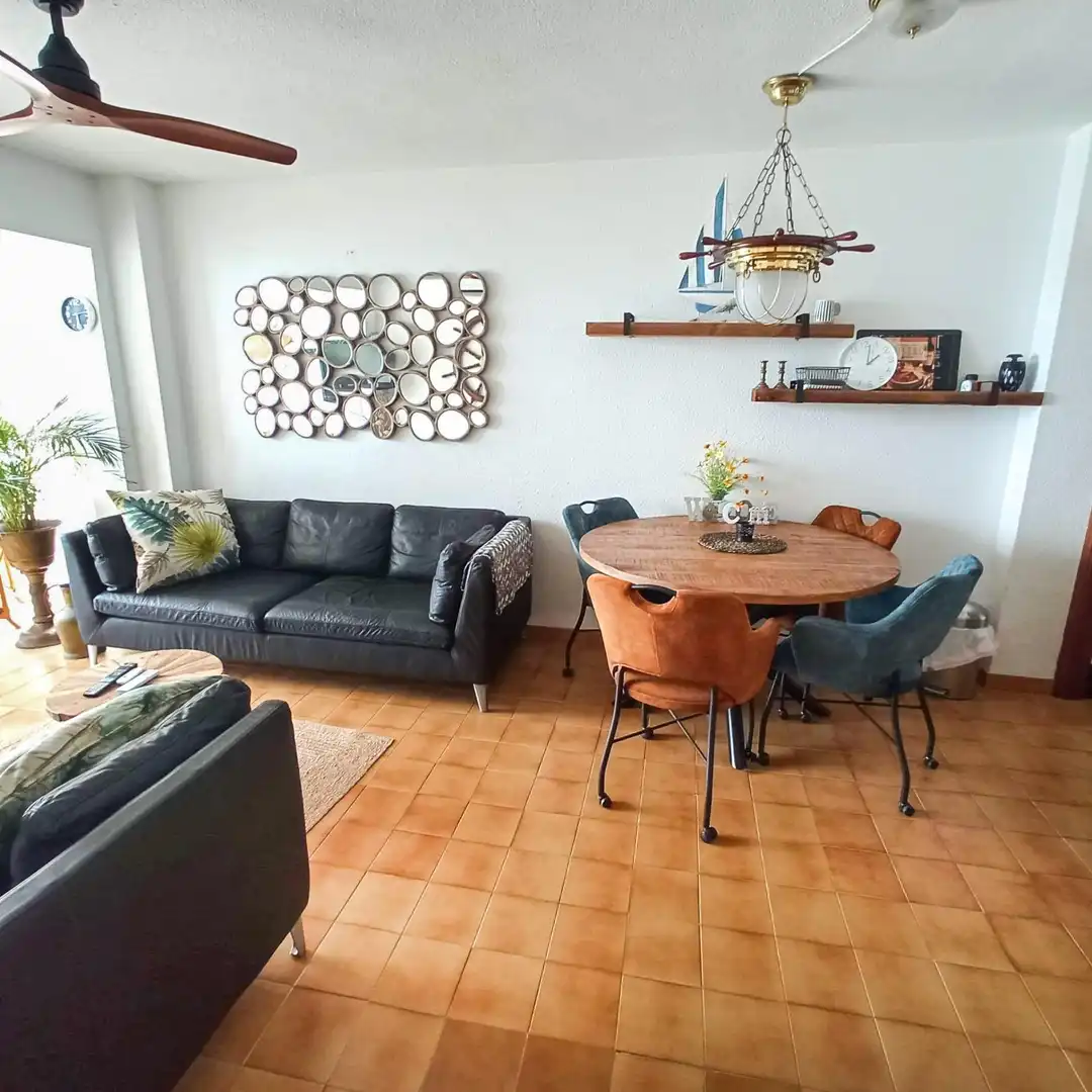 Sala de estar de Apartamento de alquiler en L'Alfàs del Pi con Aire acondicionado, Jardín privado y Terraza