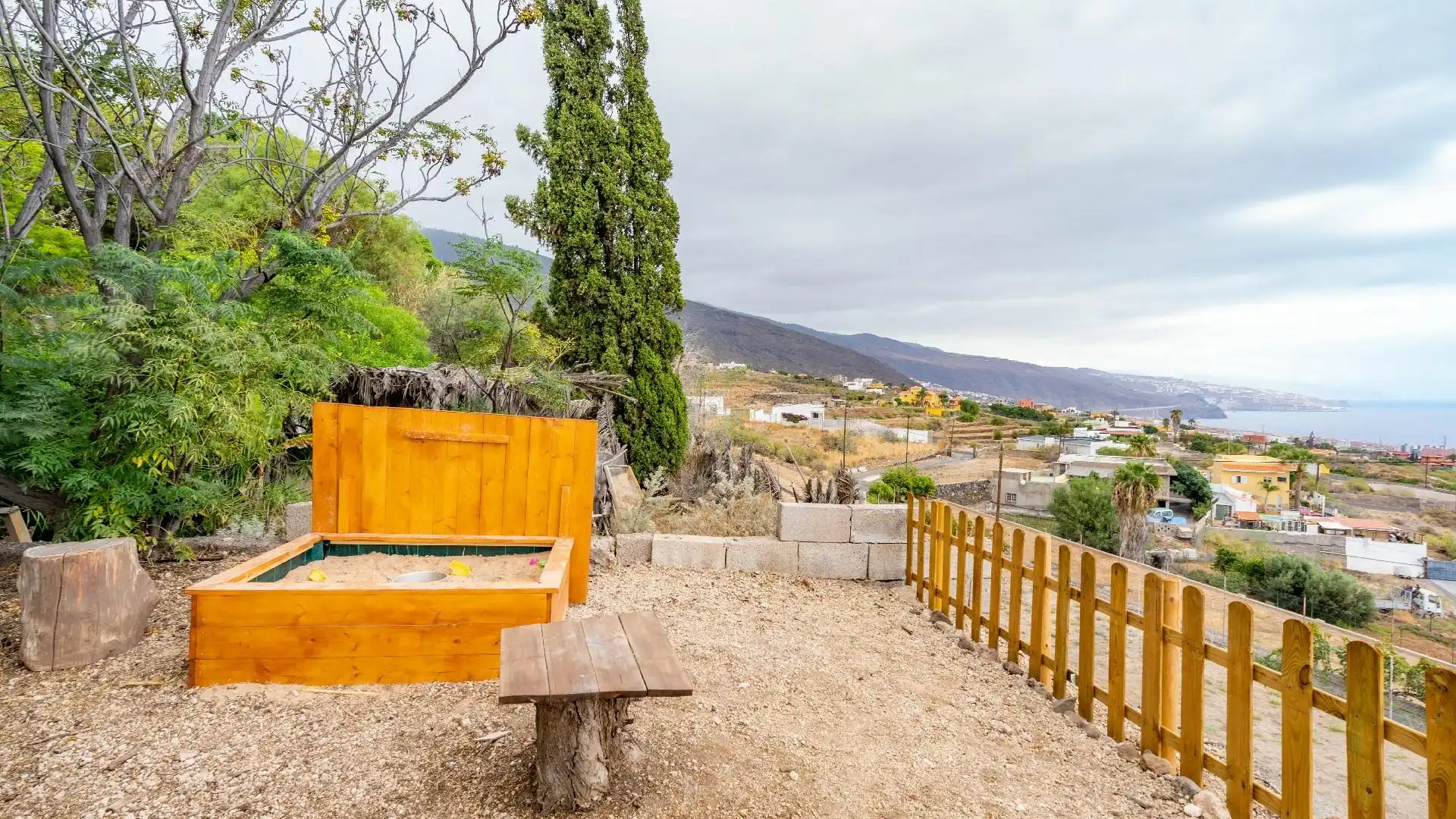 Garden of Buildings for sale in Candelaria