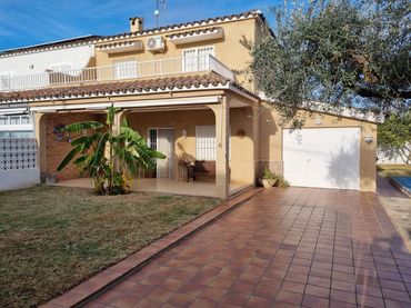 Chalet con balcón en venta en Mestral