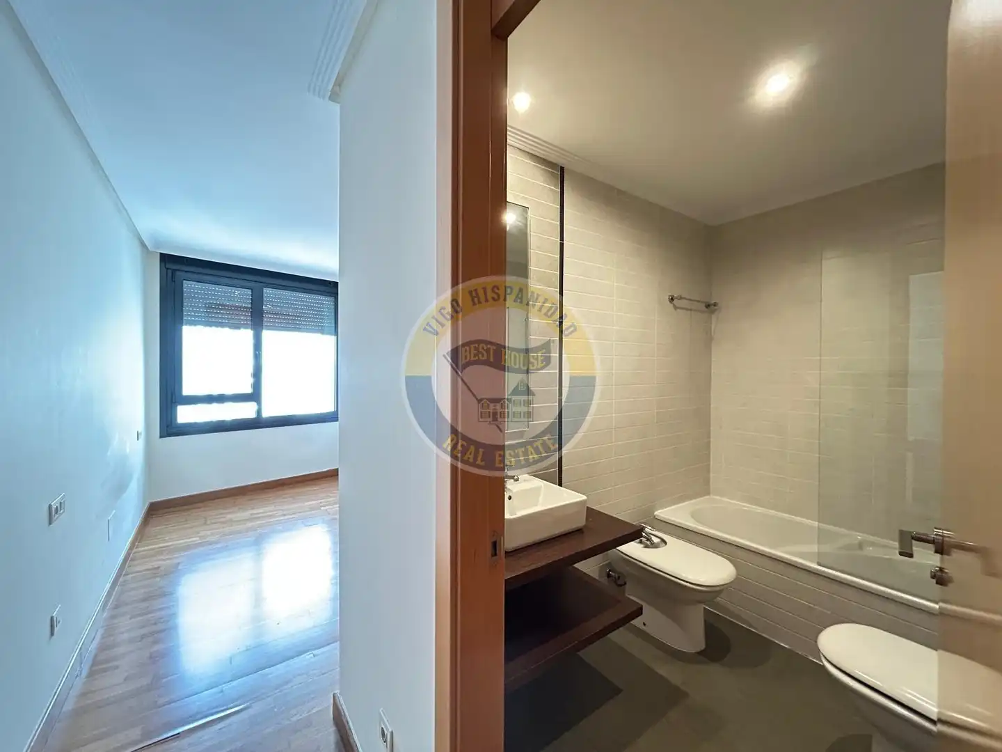 Bathroom of Apartments for sale in Vigo   with Heating and Storage room