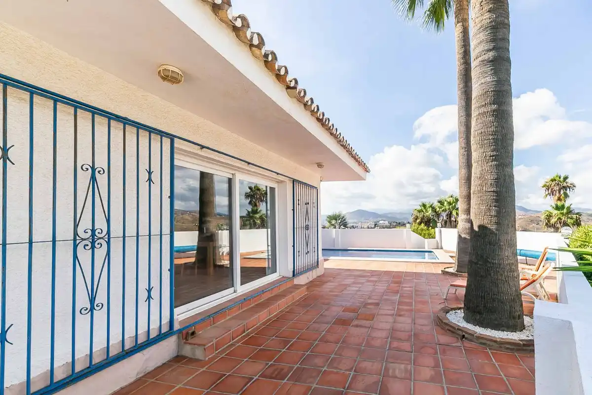 Vista exterior de Casa o chalet en venta en Mijas con Aire acondicionado, Calefacción y Jardín privado