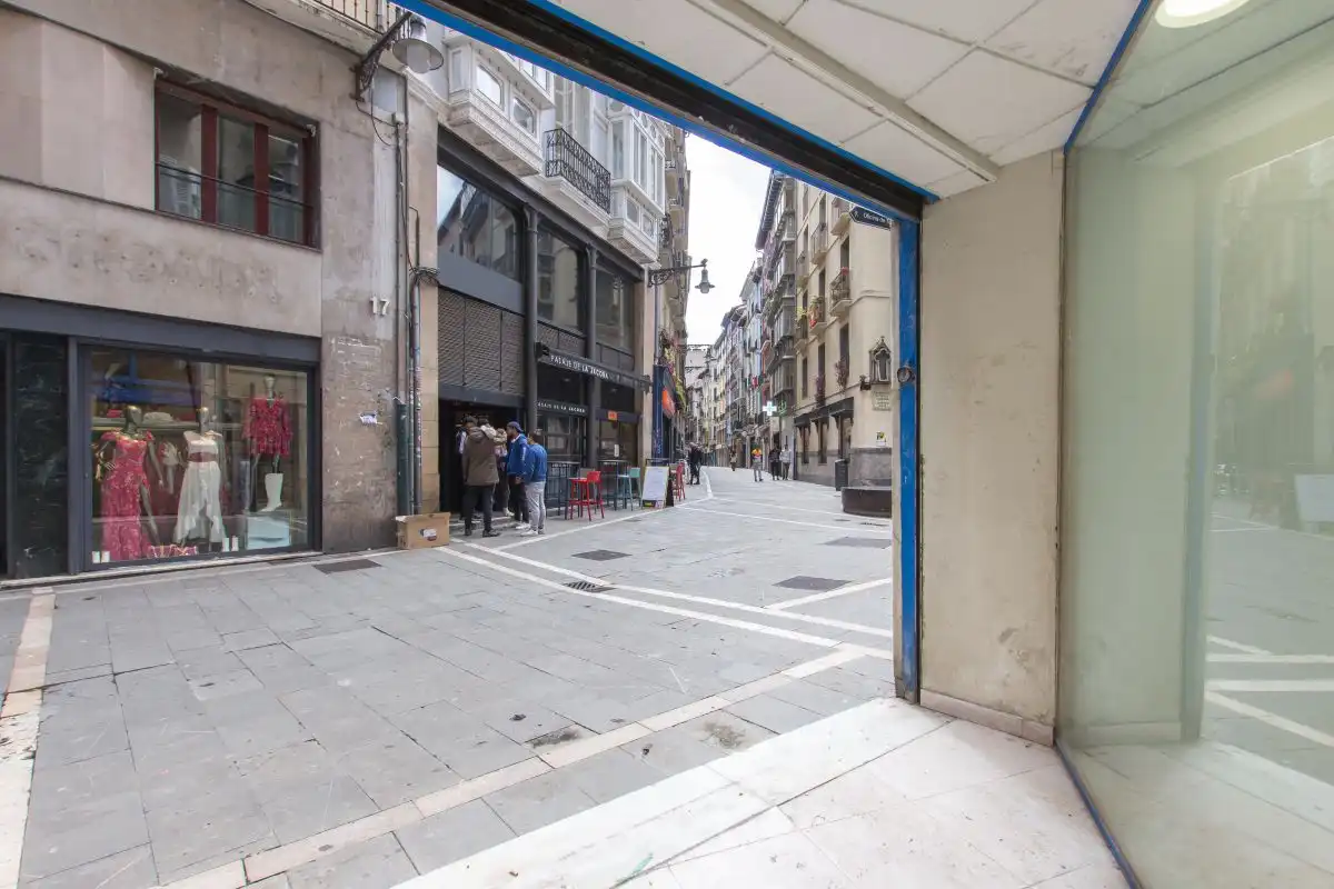 Vista exterior de Local de alquiler en  Pamplona / Iruña con Aire acondicionado