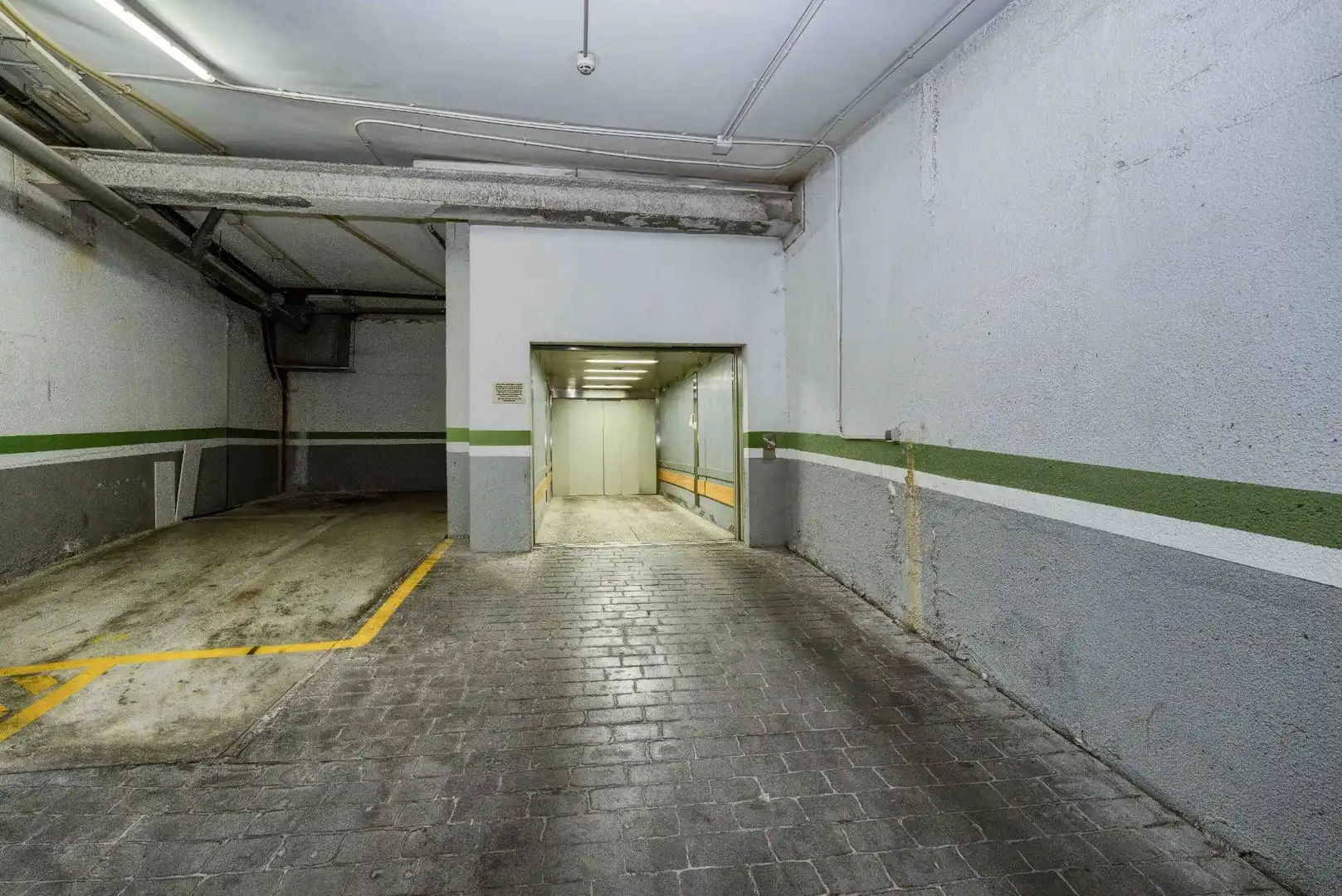 Parkplatz von Dachboden zum Verkauf in Sevilla mit Klimaanlage, Heizung und Terrasse