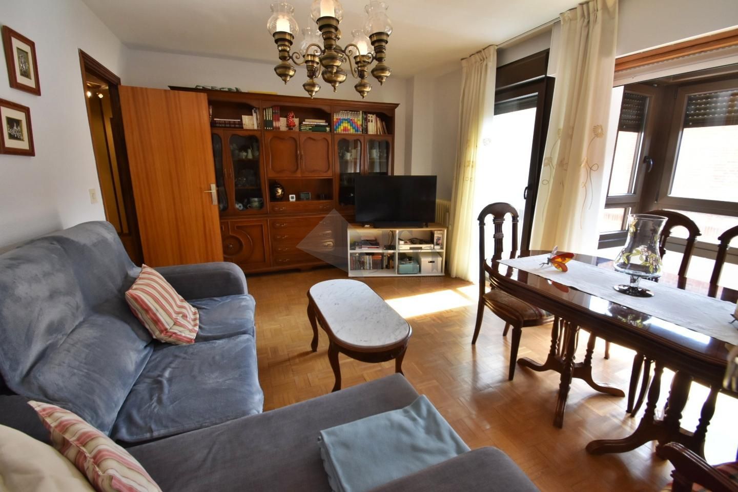 Sala de estar de Piso en venta en Olmedo con Calefacción, Parquet y Terraza