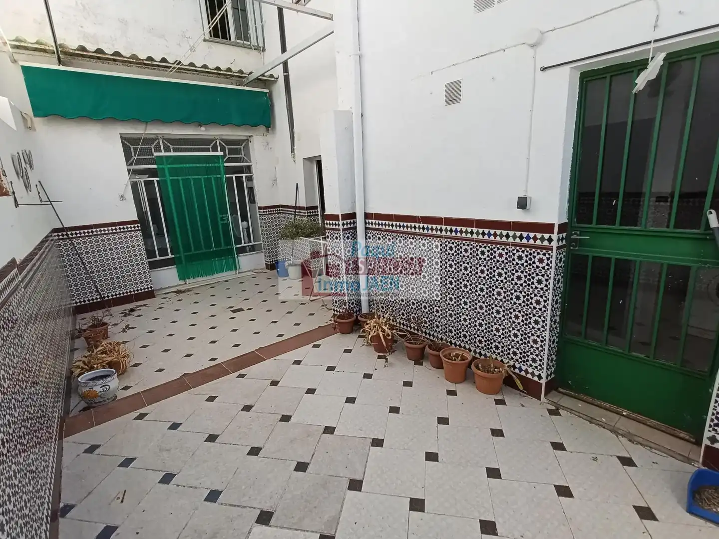 Vista exterior de Casa o xalet en venda en Torredonjimeno amb Traster
