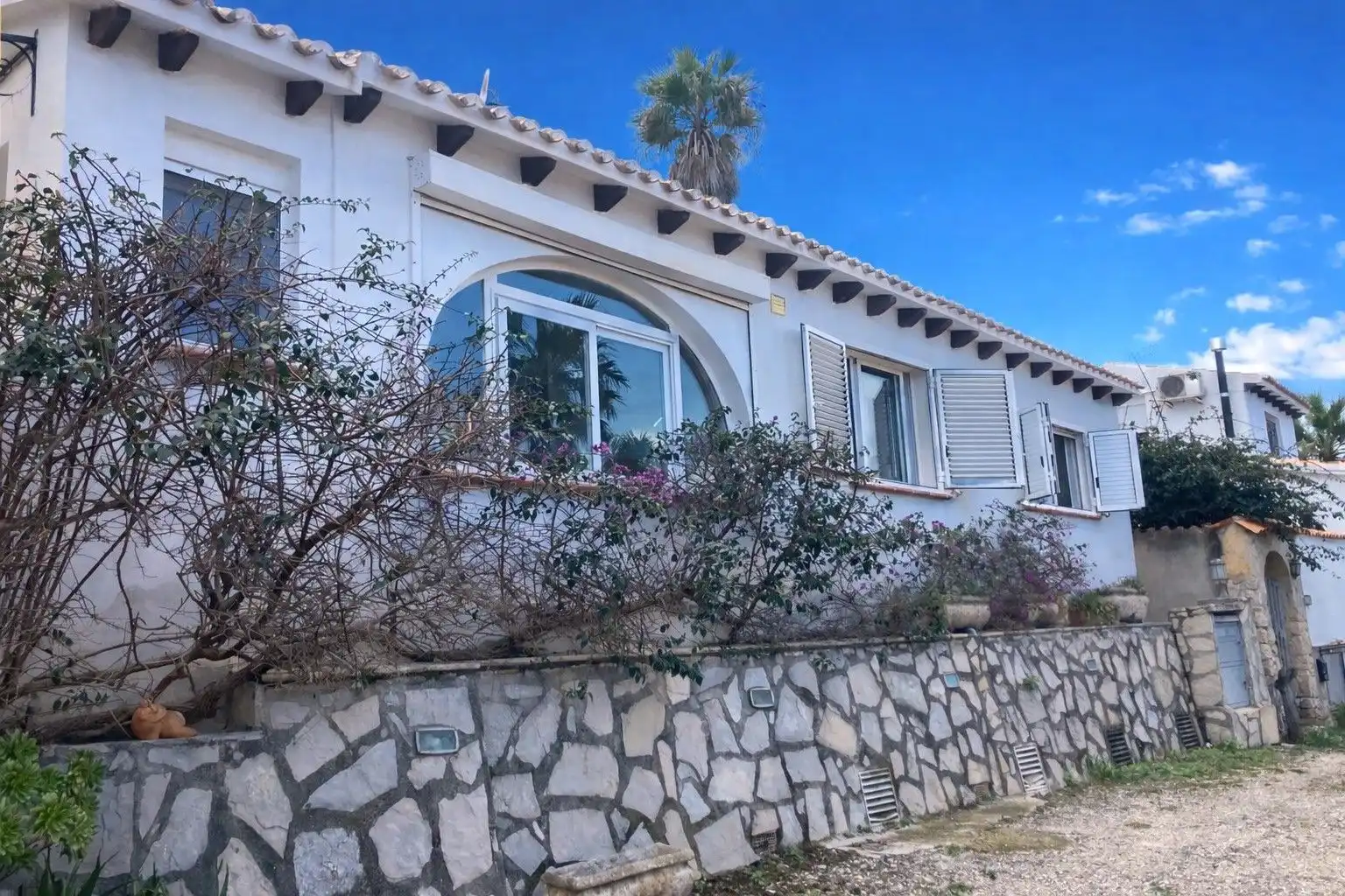 Vista exterior de Casa o xalet en venda en Dénia amb Aire condicionat, Calefacció i Jardí privat