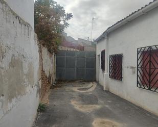 Vista exterior de Casa o xalet en venda en Dosbarrios