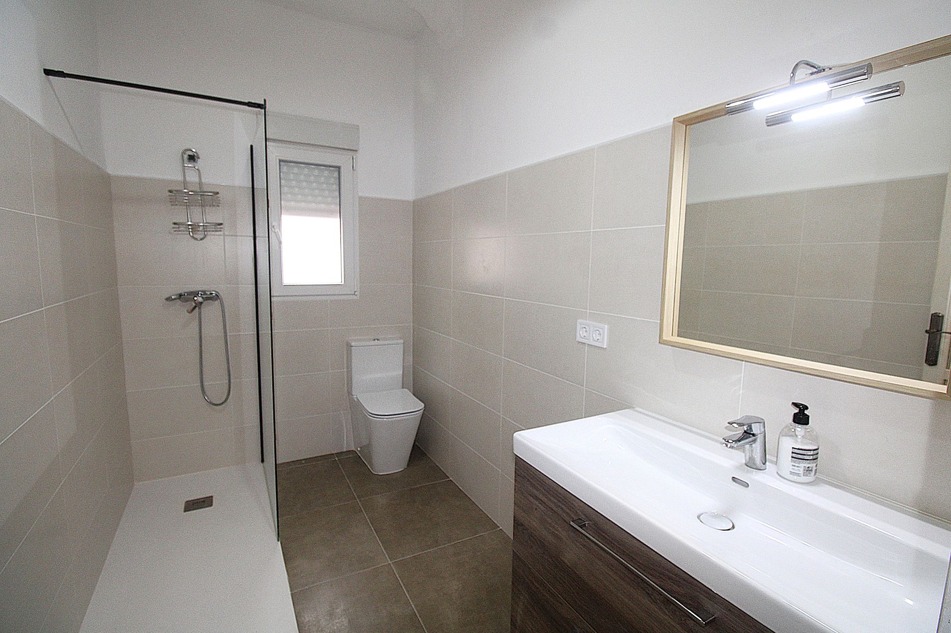 Bany de Pis de lloguer en  Valencia Capital amb Terrassa, Forn i Rentadora