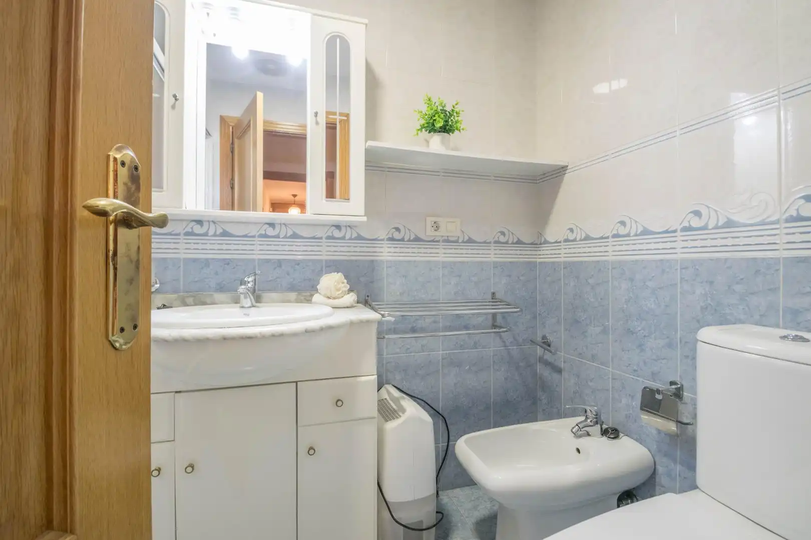Badezimmer von Wohnung zum Verkauf in Culleredo mit Heizung, Parkett und Abstellraum