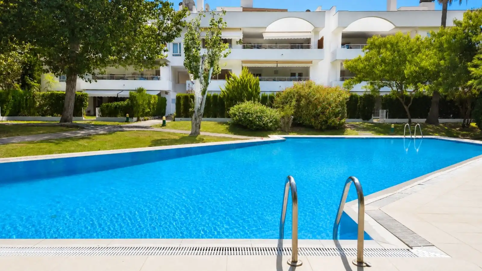Piscina de Apartament en venda en Pollença amb Aire condicionat, Calefacció i Jardí privat