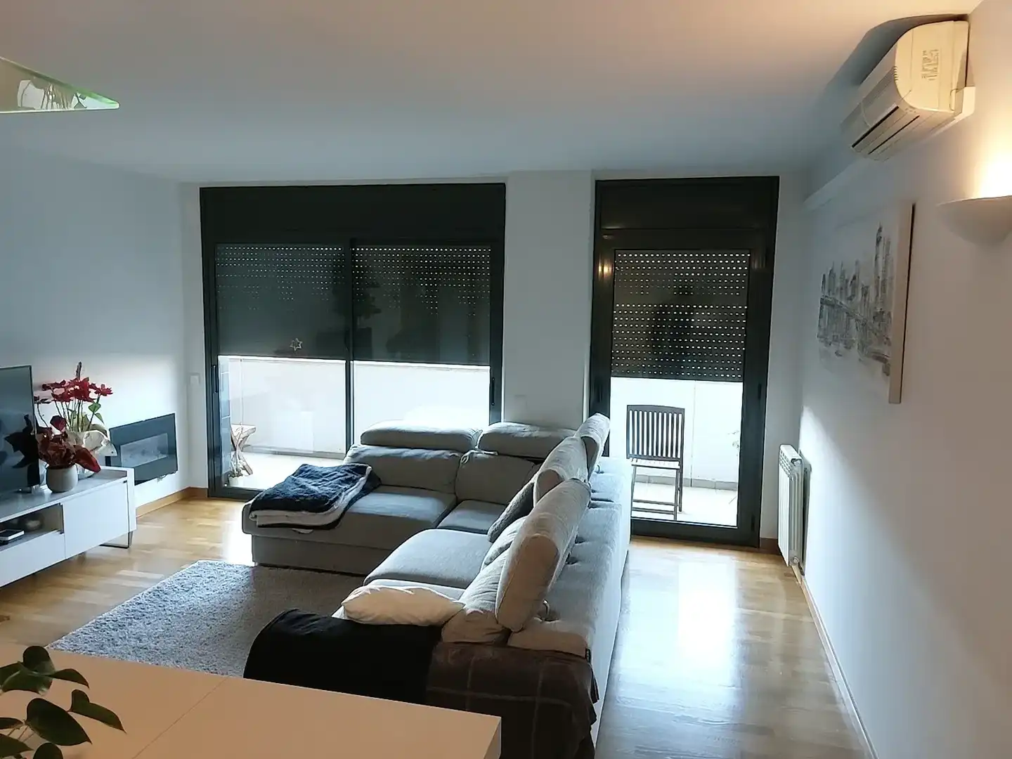 Sala d'estar de Pis de lloguer en Girona amb Aire condicionat, Calefacció i Jardí privat