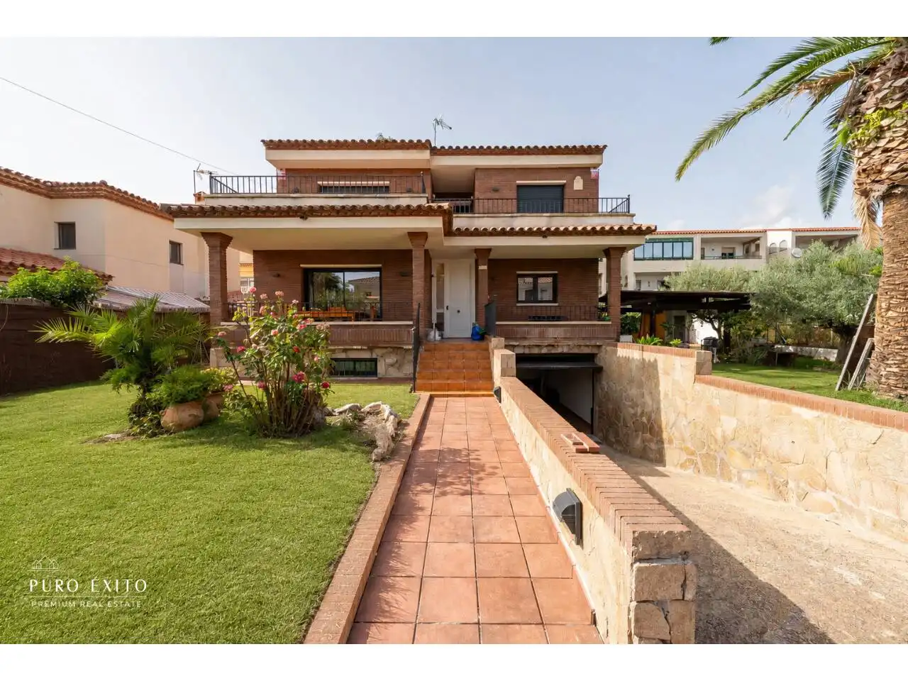 Exterior view of Houses for sale in Cambrils  with Air Conditioner, Private garden and Parquet flooring