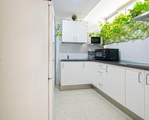 Kitchen of Flat for sale in  Sevilla Capital  with Air Conditioner and Storage room