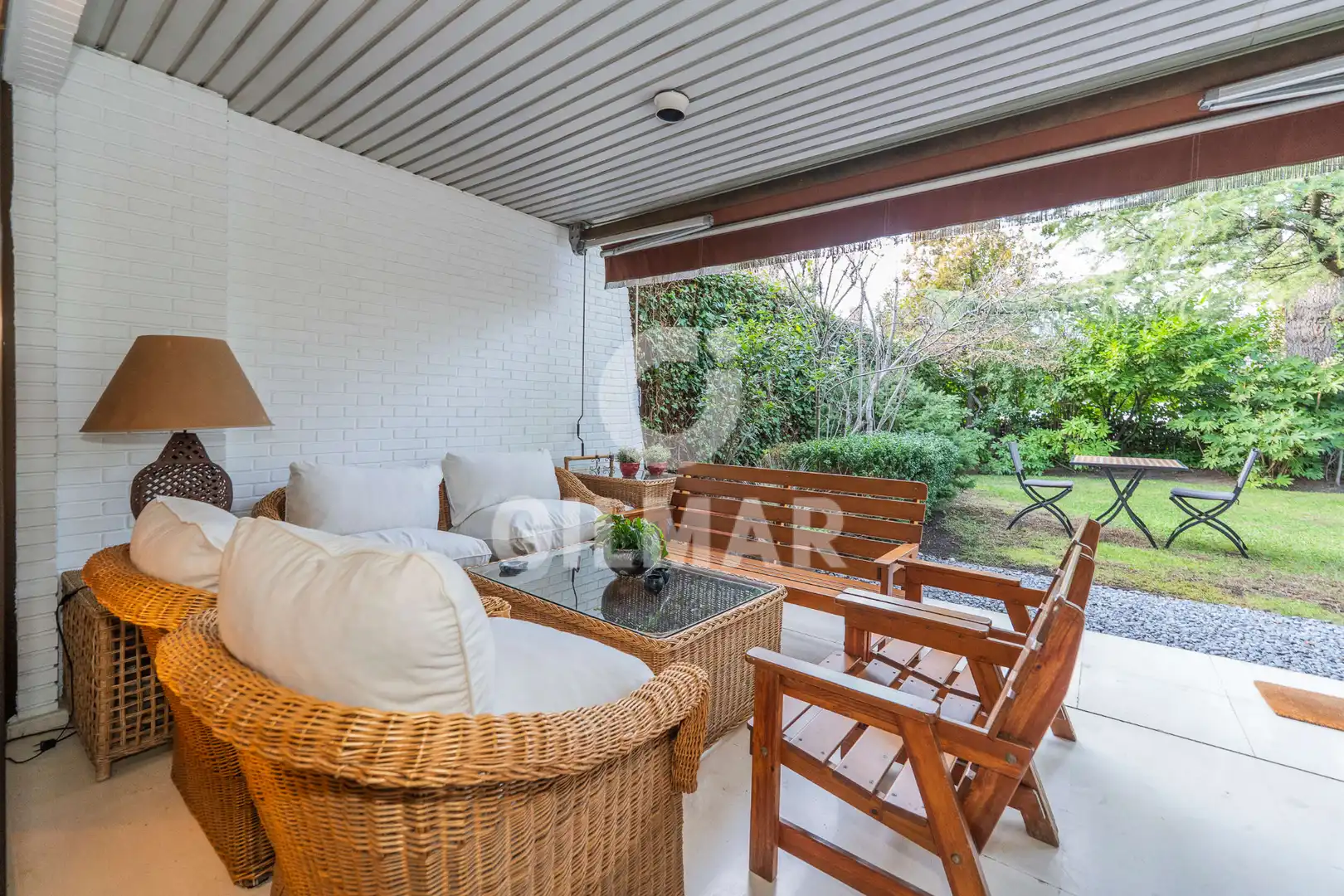 Garten von Einfamilien-Reihenhaus zum Verkauf in La Moraleja mit Klimaanlage, Heizung und Privatgarten