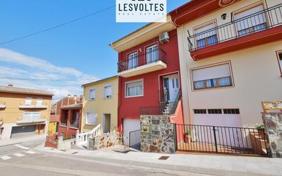 Vista exterior de Casa o xalet en venda en La Bisbal d'Empordà amb Aire condicionat, Terrassa i Balcó