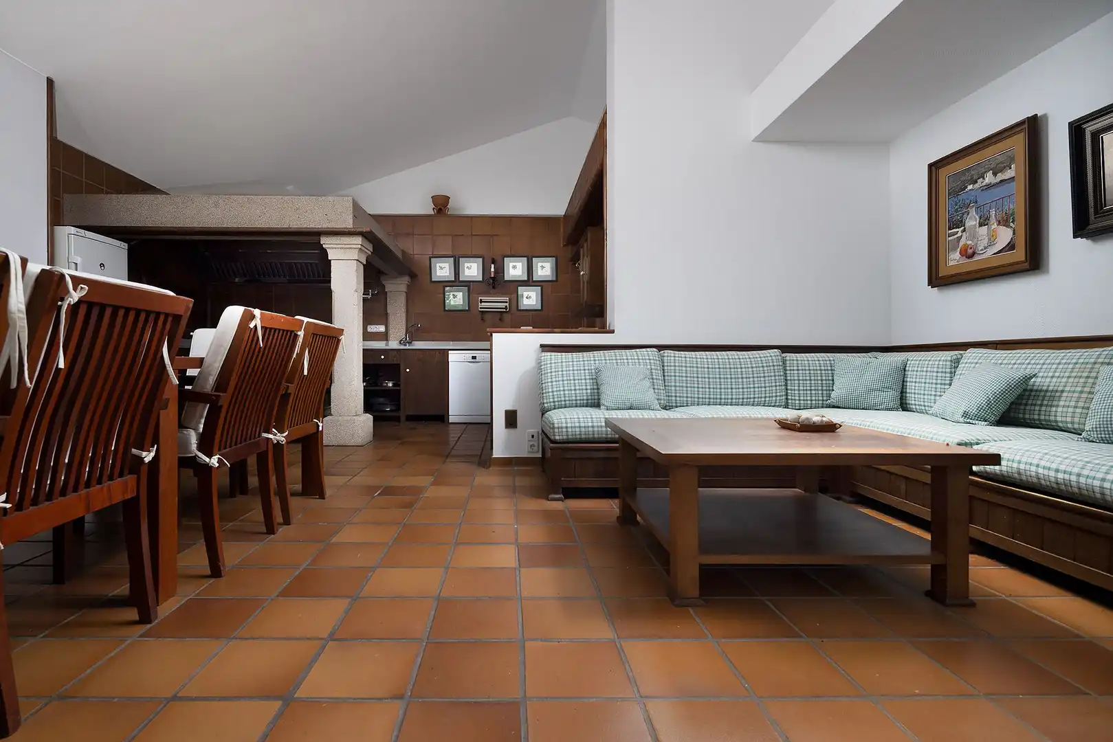 Sala de estar de Casa o chalet en venta en Oleiros con Calefacción, Jardín privado y Parquet