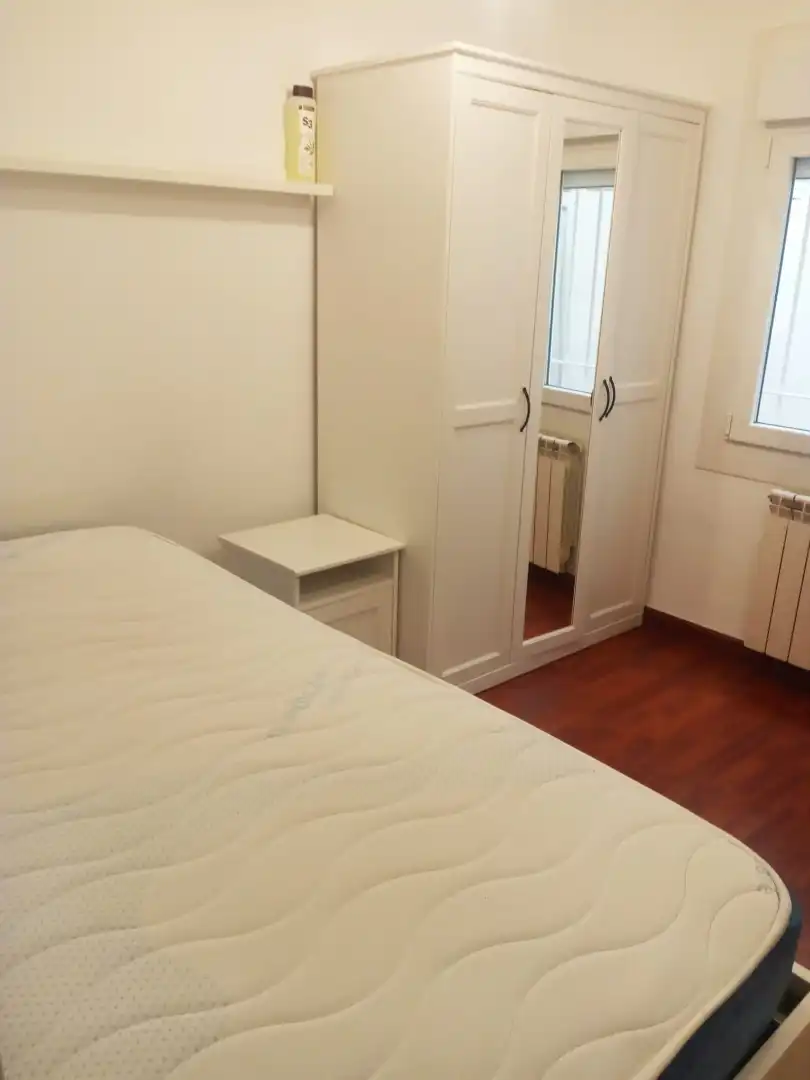 Habitación de Piso de alquiler en Girona con Aire acondicionado, Calefacción y Parquet