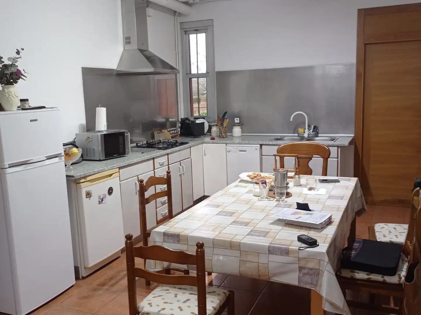 Cuina de Casa o xalet en venda en Narón amb Calefacció, Terrassa i Piscina