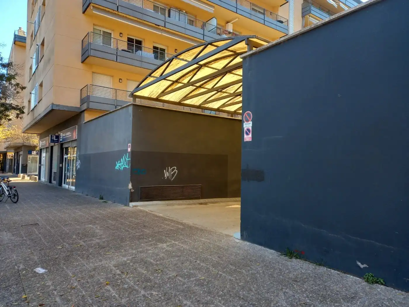 Vista exterior de Garaje en venta en Girona