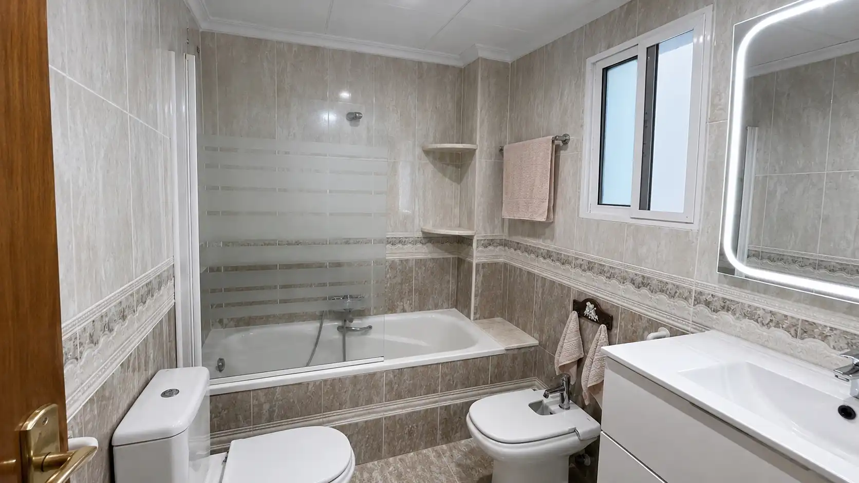 Baño de Piso en venta en Valencia con Trastero, Horno y Balcón