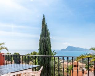 Vista exterior de Casa adosada en venda en Altea amb Aire condicionat, Jardí privat i Terrassa