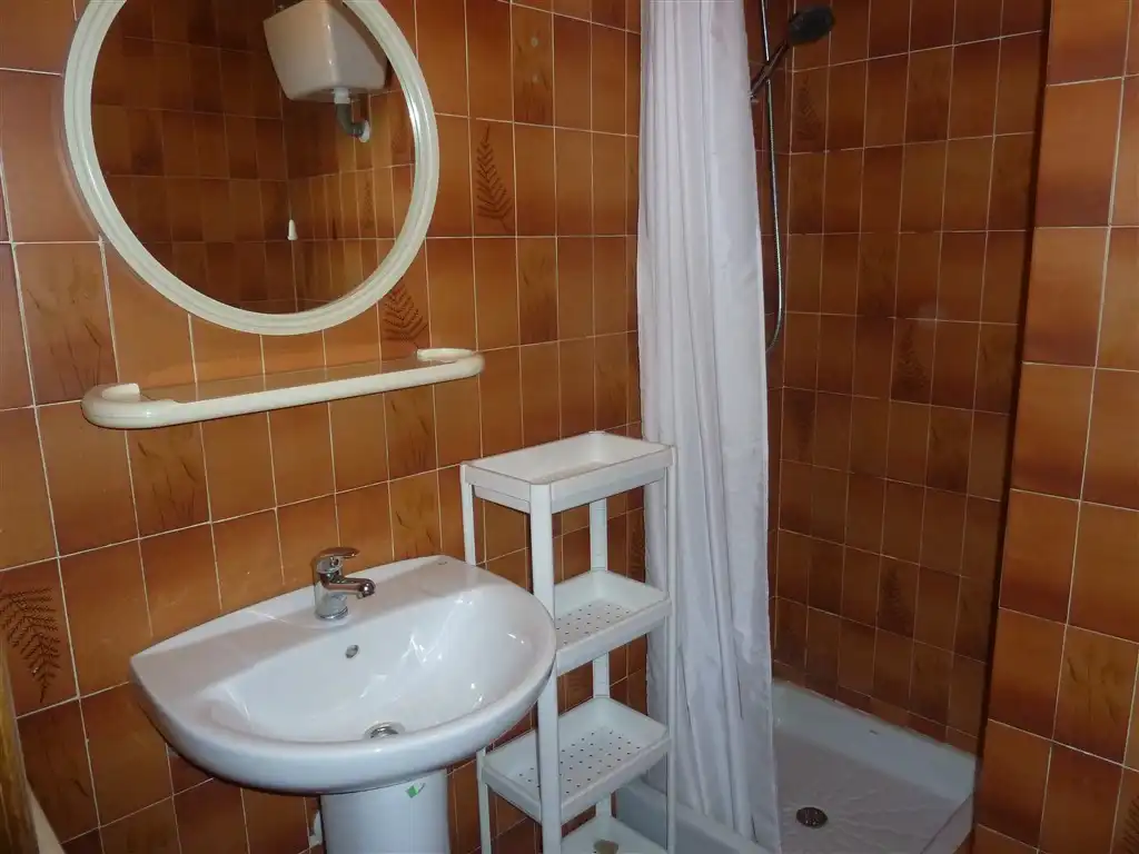 Baño de Piso de alquiler en  Pamplona / Iruña con Calefacción, Parquet y Terraza