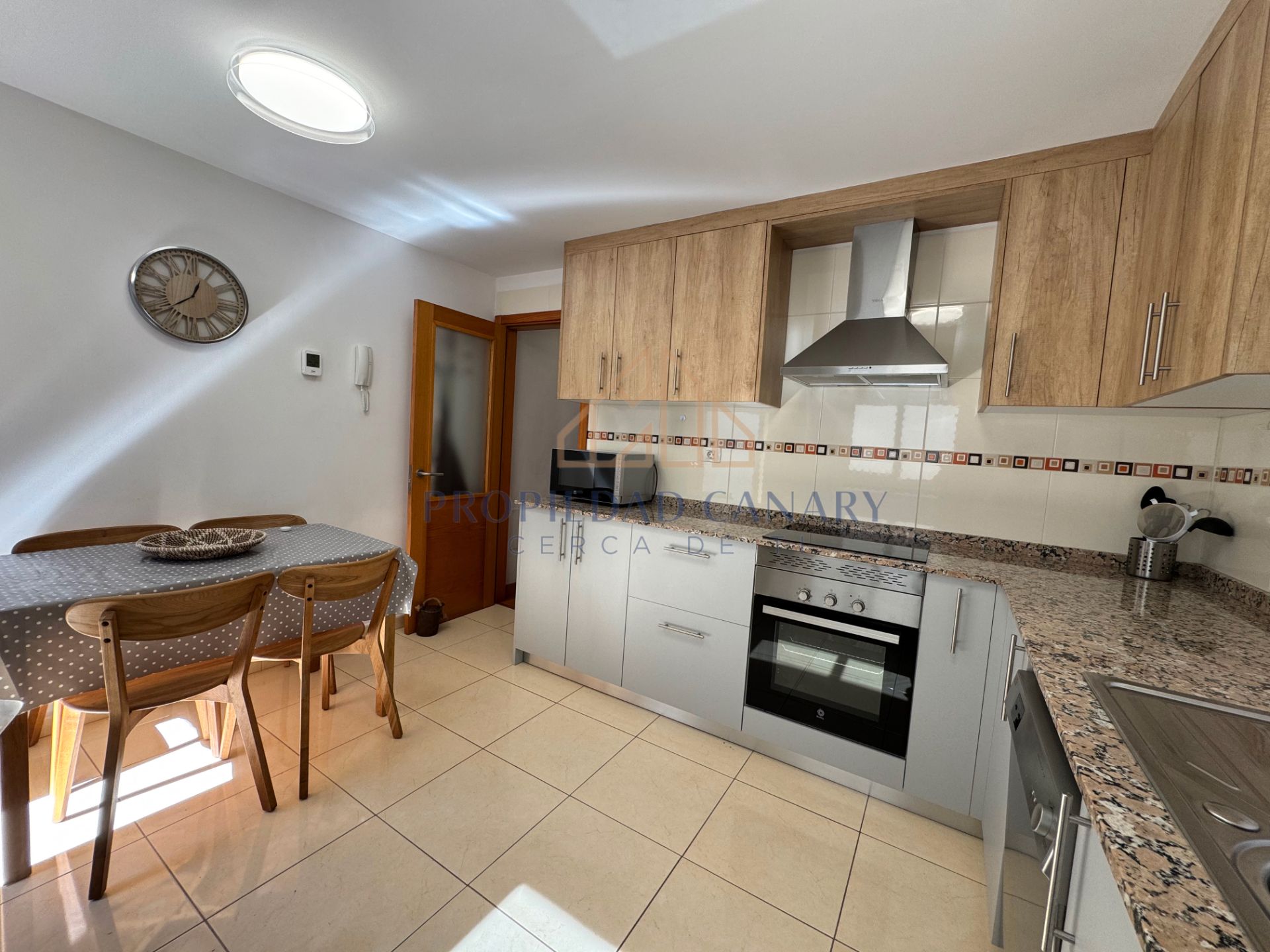 Cuina de Casa adosada de lloguer en La Orotava amb Jardí privat, Terrassa i Moblat